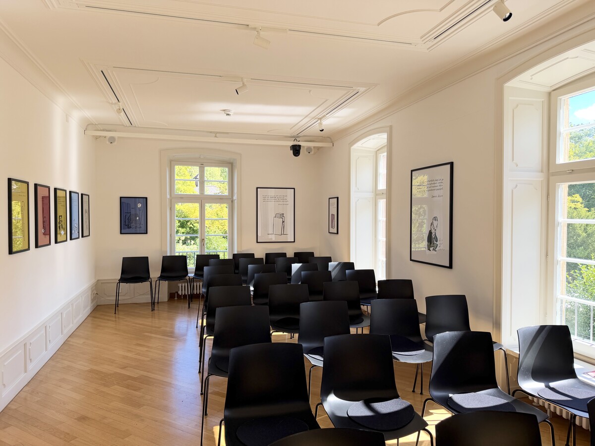 Impressionen aus der Ausstellung „Ach die dumme Literatur!“ von Nicolas Mahler im Literaturhaus Heilbronn (c) Foto: Literaturhaus Heilbronn (c) abgebildete Werke: Nicolas Mahler.